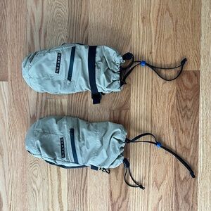 Burton Beige Men's Gloves with Black Accents